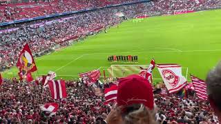 FC Bayern München - VFL Wolfsburg | Südkurve nach dem ersten Heimsieg der Saison 22/23