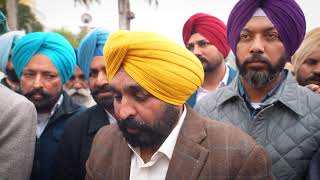 CM Bhagwant Singh Mann paying obeisance during Shaheedi Sabha at Sri Fatehgarh Sahib.