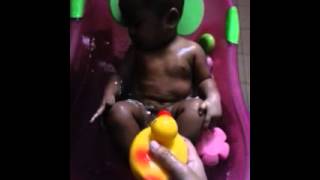 (Haifa Daniya) 5mths- happy bath time