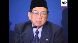 UK: PRESIDENT WAHID DEMANDS GENERAL WIRANTO'S RESIGNATION