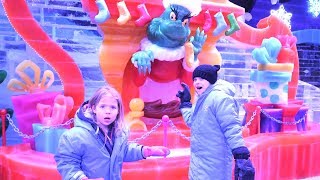 A COLD "How The Grinch Stole Christmas!" Ice Sculpture Exhibit