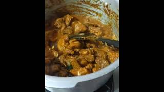 கிராமத்து நாட்டு கோழி குழம்பு/ Village style naattu kozhi curry