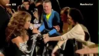 Beyonce Fan Sings with Accompaniment  - beyonce canta con un fan Halo