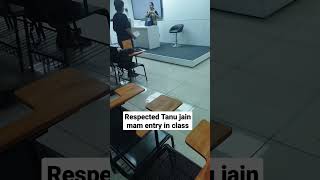 Respected Tanu jain mam entry in Drishti classroom #motivation #tanujainmam