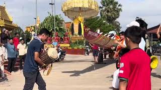 ទូកង ម្ជុលពេជ្រតេជោសែនជ័យ វត្តរតនៈបុប្ផារាម ហៅវត្តព្រែកអញ្ចាញ ដង្ហែចុះទឹកត្រៀមទៅប្រកួតនៅភ្នំពេញ 4