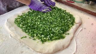 蔥花千層大餅 - 台灣街頭美食 Giant Scallion Pancake-  Taiwanese street food