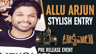 Allu Arjun STYLISH Entry | Taxiwaala Pre Release Event |  Vijay Deverakonda | Priyanka Jawalkar