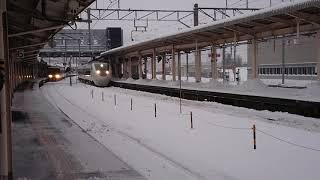 猛吹雪 特急サンダーバード 敦賀駅 雪の中発車