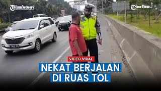 Viral Video Seorang Pejalan Kaki Nekat Berjalan di Ruas Tol JORR KM 21 Lebak Bulus