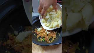 কোরিয়ান পেঁয়াজ ও আলু ভর্তা        korean onion  o alo vorta  #shorts