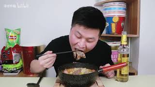 【洋仔开箱】活动作品用400克牛肉卷自制陈赫同款“没朋友泡面”一口吃下去，好吃到女朋友都