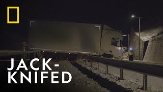 Rescuing a Jack-Knifed 45 Ton Truck | Ice Road Rescue | National Geographic UK