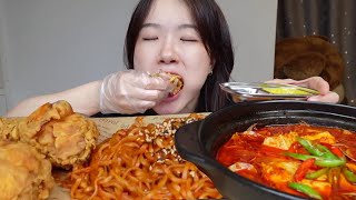 秋天煮个暖乎乎的辣豆腐汤！配上火鸡面和炸鸡，满足【了in林】