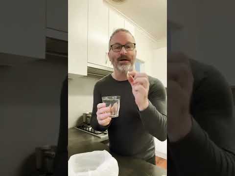 What is the best time to eat raw garlic?