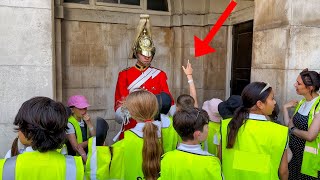 King's Guard Act of Kindness to School Children is Priceless