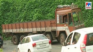 താമരശേരി ചുരത്തിലെ റോഡ് നന്നാക്കാത്തതിന് ദേശീയപാത അതോറിറ്റിയിലെ ഉദ്യോഗസ്ഥര്‍ക്കെതിരെ  കേസ്