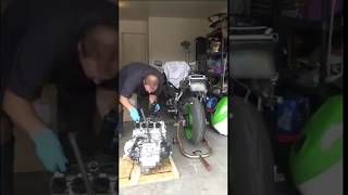 1995 Kawasaki Ninja ZX-6r engine swap in one minute ZX6r time lapse video