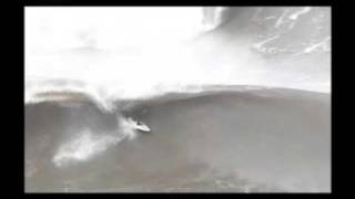 Nathan Fletcher surfing La Barre (Anglet)