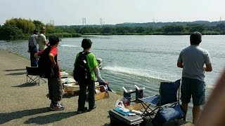 【40km 歩く日】 ⑨ラジコン エンジン モーターボート に 触れる 河川敷