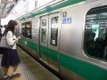 空笛あり e233系埼京線30周年ヘッドマーク付き編成新宿駅到着