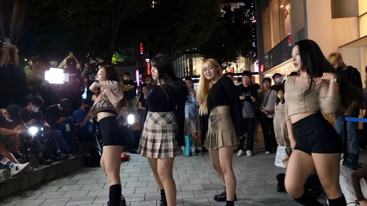 THURSDAY. LADY B. BEAUTIFUL FANTASTIC HONGDAE BUSKING. - YouTube