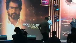 #Vikram Sivakarthikeyan Mass Moment Exclusive Galatta Awards Full Video.mp4"