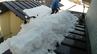 屋根の雪下ろしは危険です、気を付けよう編のその２です。