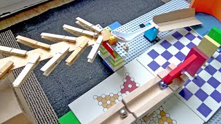 Chain reaction with ruler, pegs and bowling