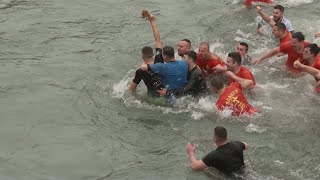 Православните верници денеска го слават празникот Богојавление-Водици