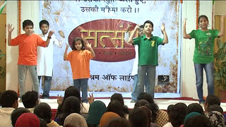 Yeshu tujhe pyar karta- dance by Satsang Kids