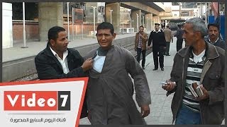 بالفيديو..ضبط مواطن بحوزته جوازات سفر فى محطة قطارات الجيزة