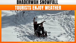 J\u0026K: Bhaderwah Area Covered In Snow; Tourists Enjoy The Weather | Doda | News9