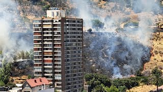 Bomberos combate incendio en Cerro San Cristóbal