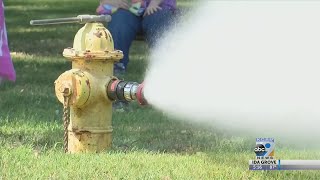 Hydrant party helps kids cool down