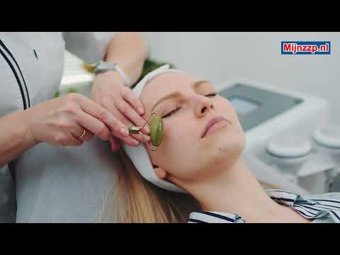 What are the activities of a salon?