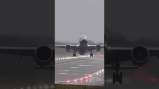 Crosswind Blows this Boeing sideways✈️