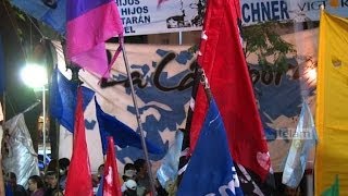 Militantes recordaron a Néstor Kirchner frente al búnker del FPV