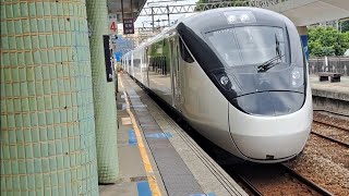 8776次七堵發車開往礁溪歷史首度此編組試運轉EMU3000型十二輛編組EMU3036皮蛋豆腐騰雲號藍色帶新城際自強號列車，211次開往樹林十二輛編組EMU3017皮蛋豆腐騰雲號綠色帶新城際自強號列車