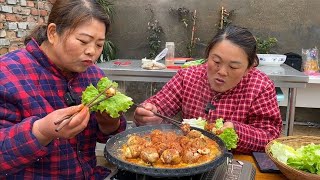 30个毛鸡蛋加2斤五花肉，姐俩阳光房里吃烧烤，滋滋冒油 ，太香了【大妹的菜】