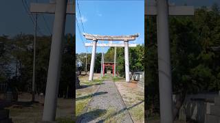 神社に行きました・八幡神社・一宮市丹陽町重吉北屋敷・参道が長く境内も広い神社です。２つ目の鳥居が赤塗りです、緑に映えていました。#神社巡り#心安らぐ#お参り#お願い