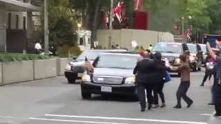 Chinese protesters intercepted Xi Jinping's car outside the White House (2)中国访民华盛顿拦截习近平坐车现场大乱有人被捕（上）