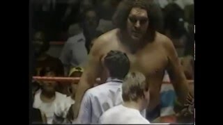 Andre The Giant vs Rowdy Roddy Piper