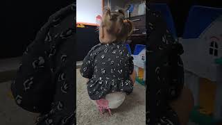 #Bianka spadła z krzesełka #funnyvideo #funnybaby