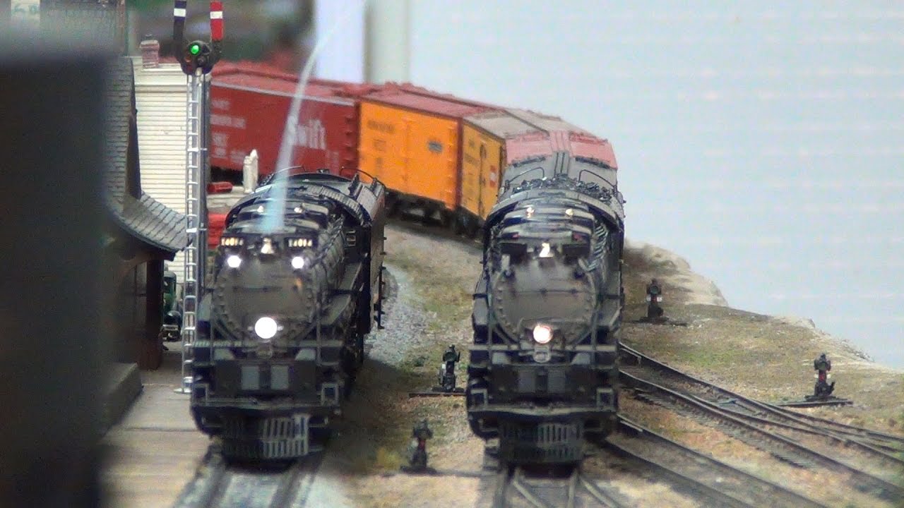 Broadway Limited Vs. MTH Big Boy Review And Comparison - YouTube