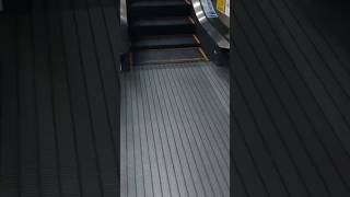 閉店した イオン御経塚店 3階~R階へ上りの エスカレーター 【Escalator】AEON