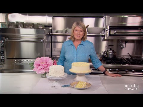 Martha Stewart's Trick to Perfectly Level Cake Layers Martha bakes #Shorts