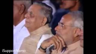 Praise of Narendra Modi in front of Secular Kumar Vishwas
