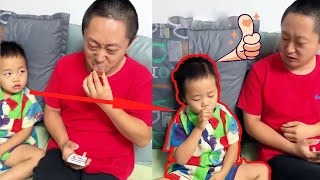 儿子生病不喝药，爸爸直接亲身演示，这操作小米宝乖乖喝药！#Cute baby#Cute#呆萌小米宝#聪明宝宝#萌娃