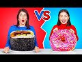 ¡DESAFÍO DE COMIDA GIGANTE VS. DIMINUTA POR 24 H! Comida grande vs. pequeña por 123 GO! CHALLENGE