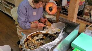 【大阪グルメ】箕面（大阪）名物 もみじの天ぷら 手際がいいねぇ